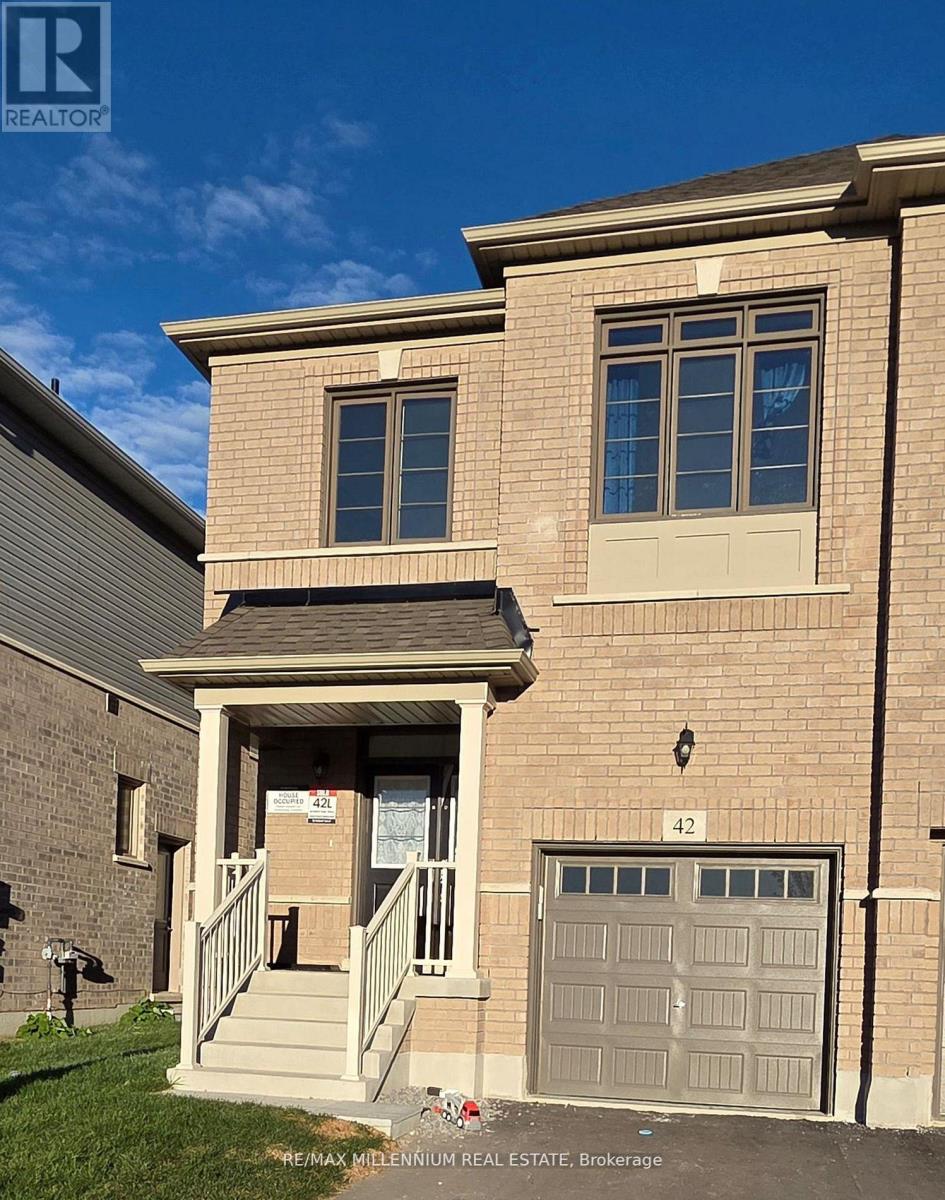 Semi-Detached/Link at 42 WEST OAK TRAIL, Barrie