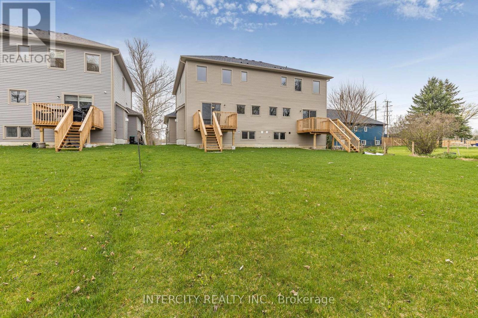 Semi-Detached/Link at 345 QUEBEC STREET, Clearview