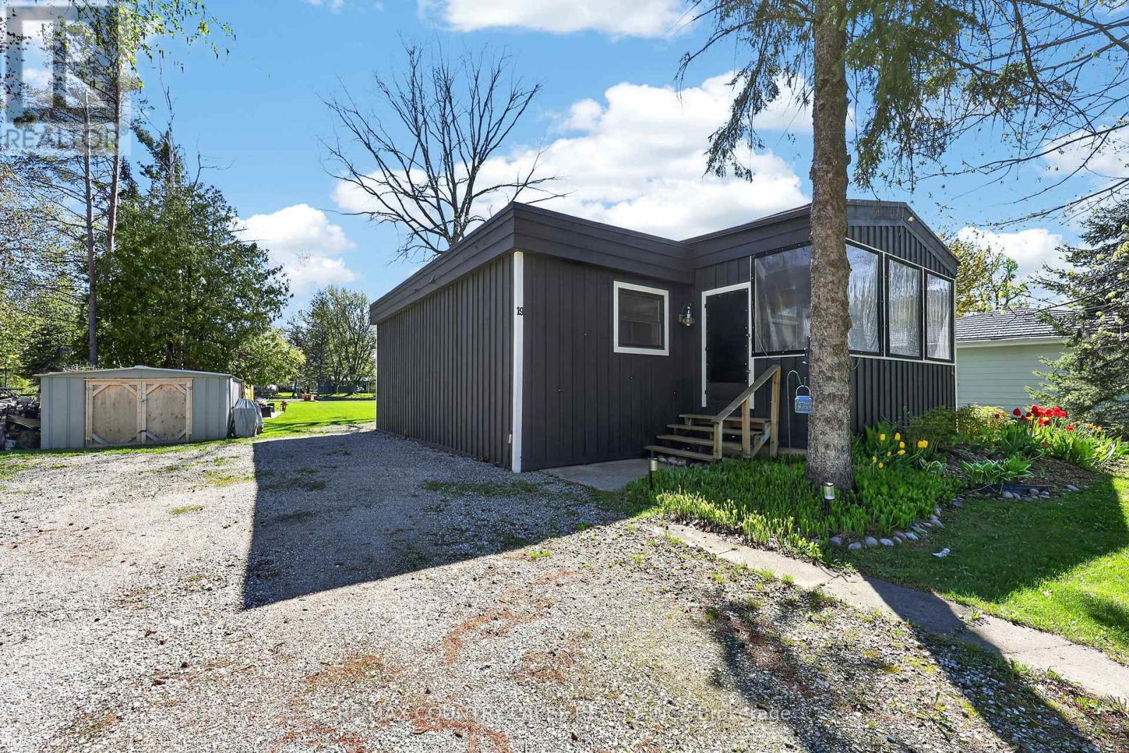Detached at 19 POPLAR CRESCENT, Ramara