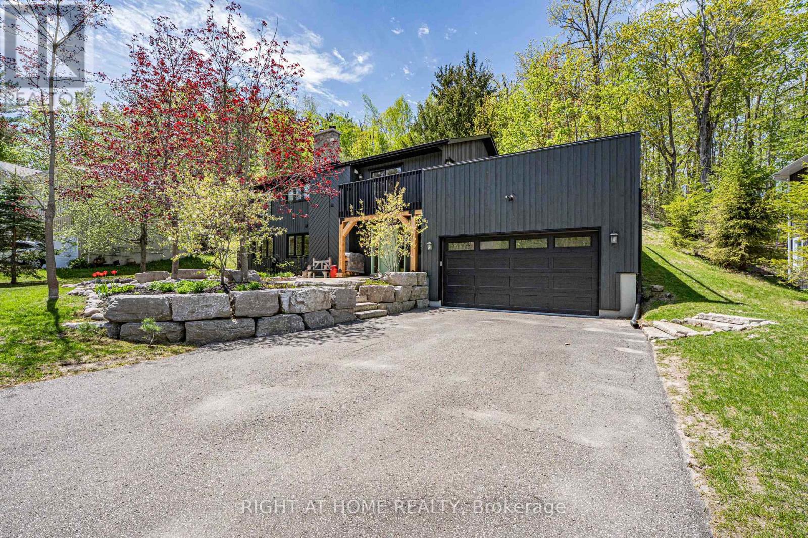 Detached at 15 PINE RIDGE TRAIL, Oro-Medonte (Horseshoe Valley)