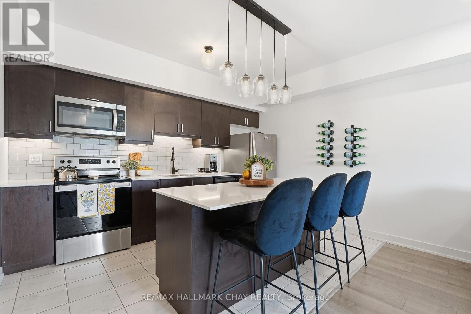Apartment at 406 - 5 CHEF LANE, Barrie