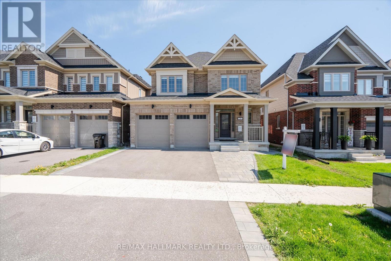 Detached at 28 COPPERHILL HEIGHTS, Barrie