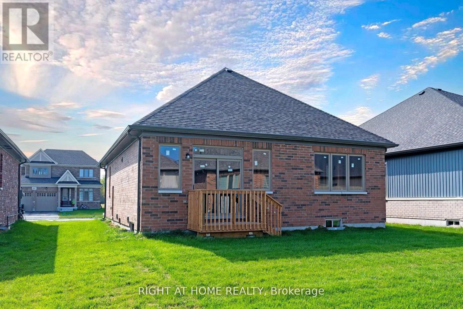 Detached at 256 DUNCAN STREET, Clearview