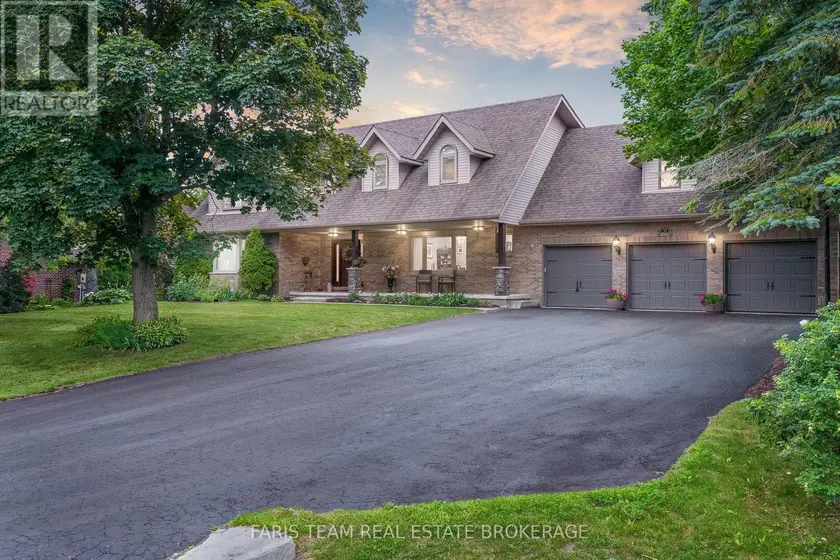 Detached at 32 CAIRNS BOULEVARD, Springwater (Midhurst)