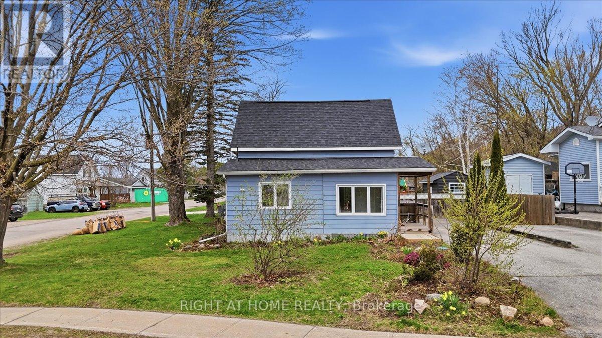 Detached at 1 LEONARD AVENUE, Penetanguishene