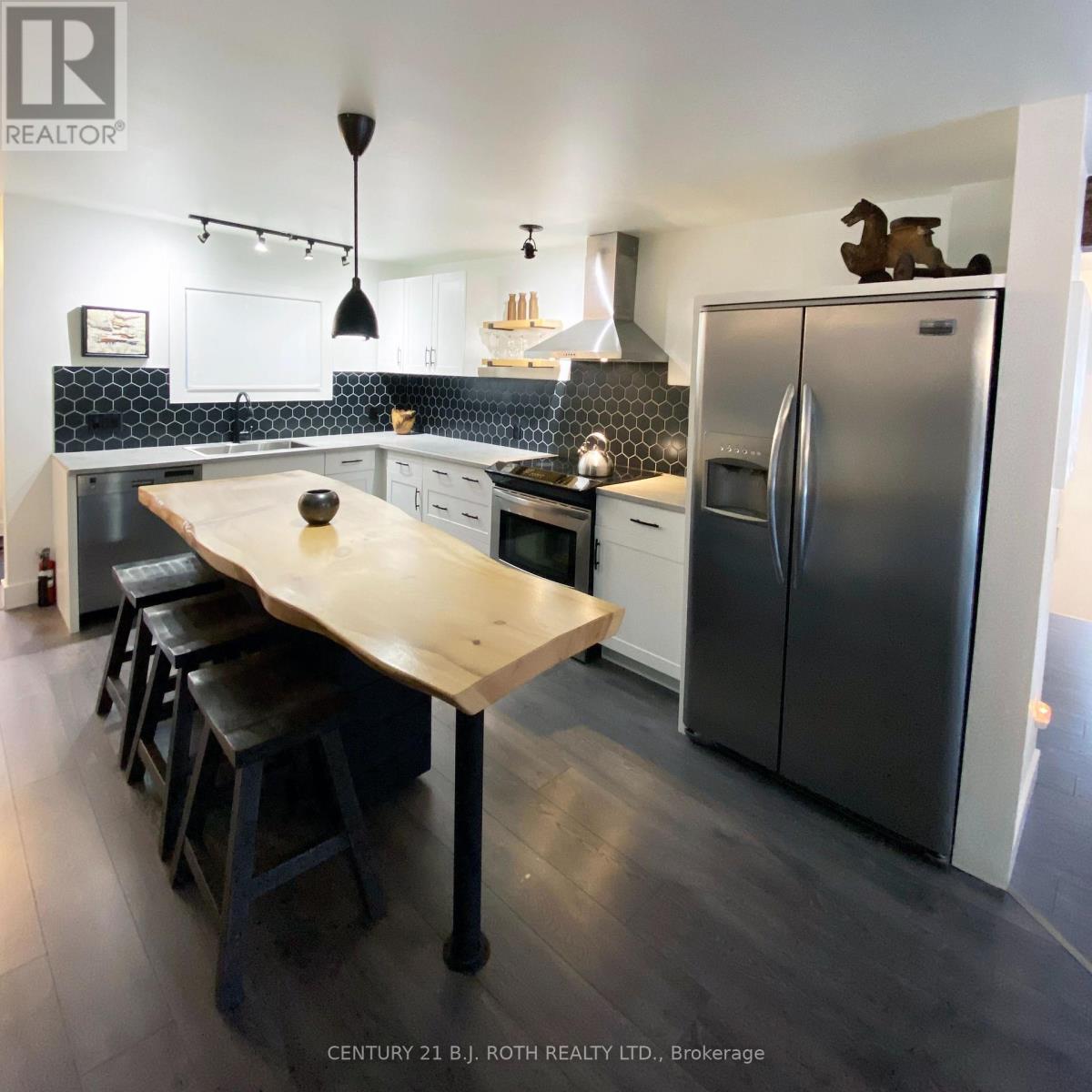 Detached at 8101 KINGS RIVER ROAD, Ramara
