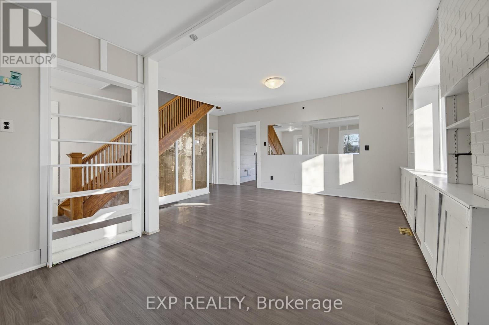 Detached at 8184 26 HIGHWAY, Clearview