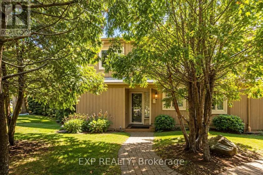 Townhouse at 16 - 576 OXBOW CRESCENT, Collingwood