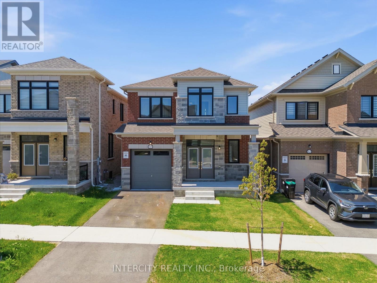 Detached at 10 KINGSBURY TRAIL, Barrie
