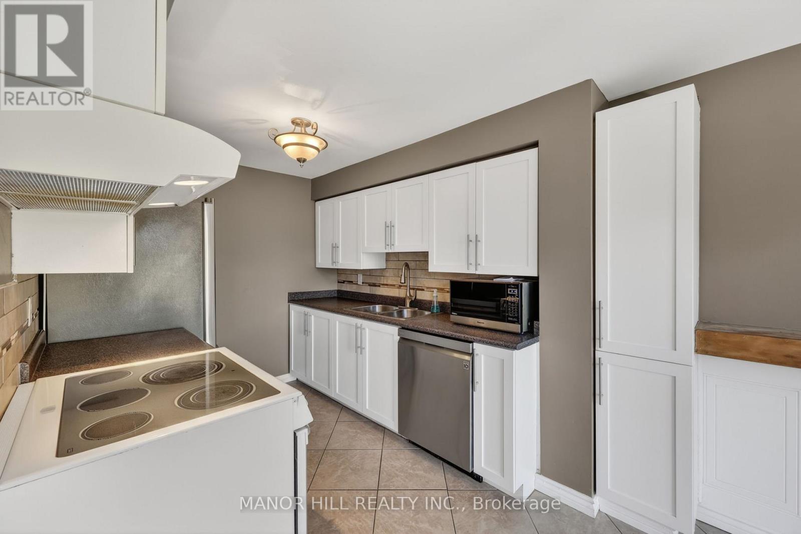 Townhouse at 62 MONARCHY STREET N, Barrie