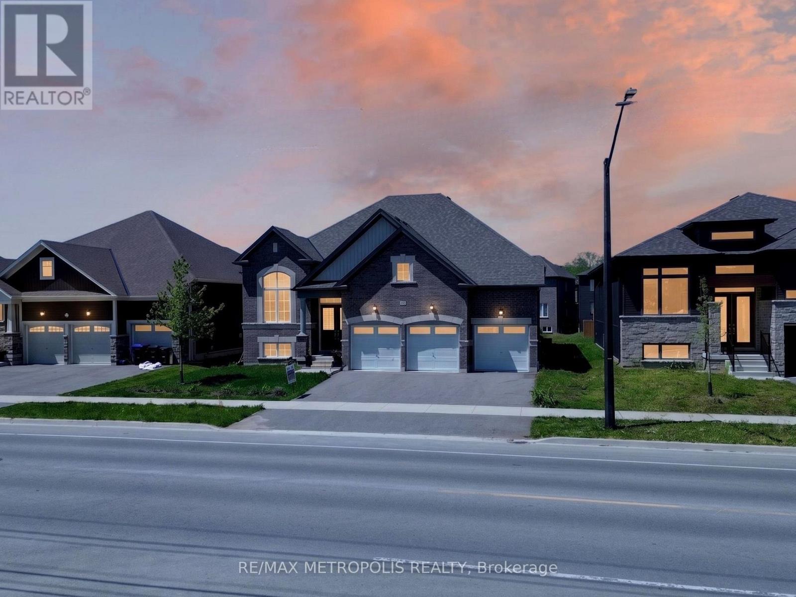 Detached at 298 RAMBLEWOOD DRIVE, Wasaga Beach