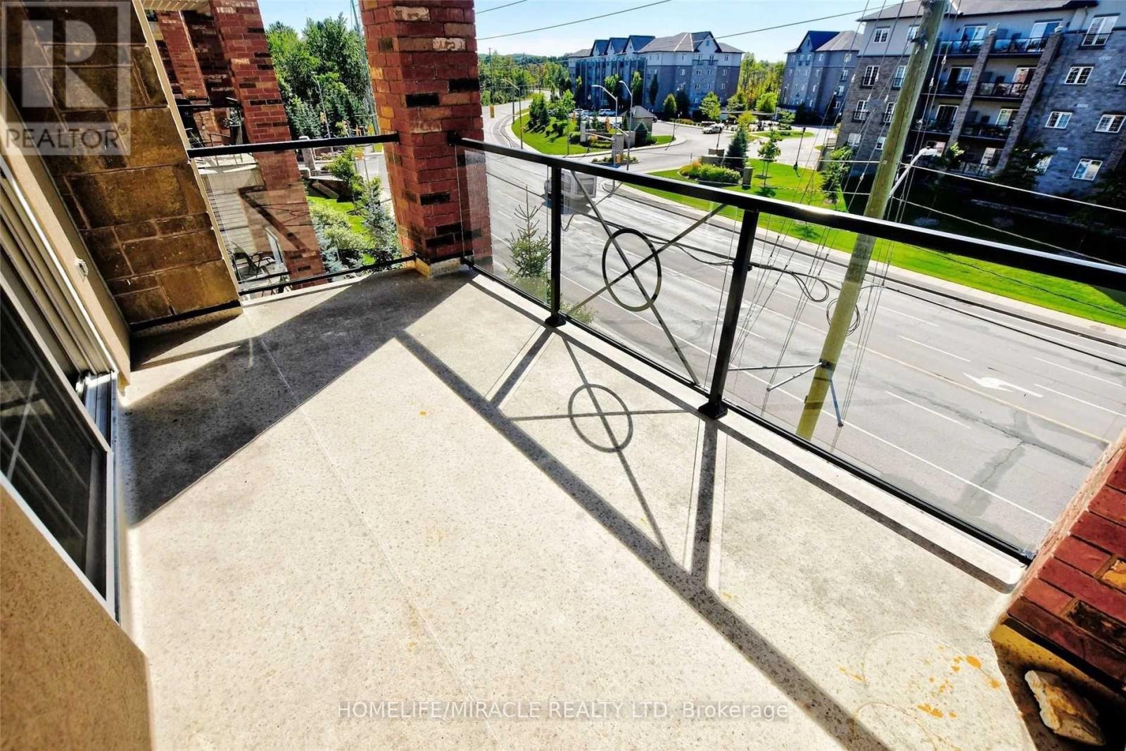 Apartment at 303 - 39 FERNDALE DRIVE S, Barrie