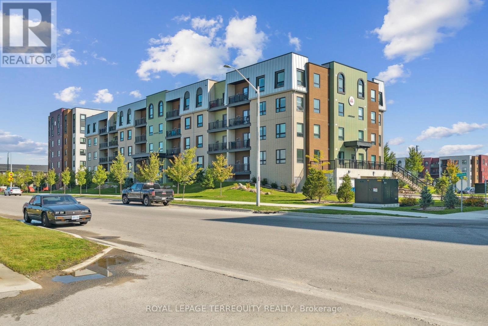 Apartment at 102 - 6 SPICE WAY, Barrie