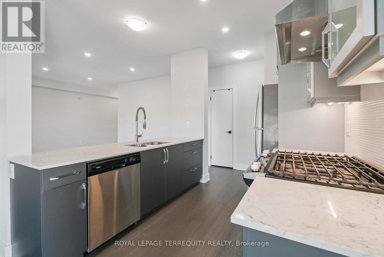 Apartment at 102 - 6 SPICE WAY, Barrie