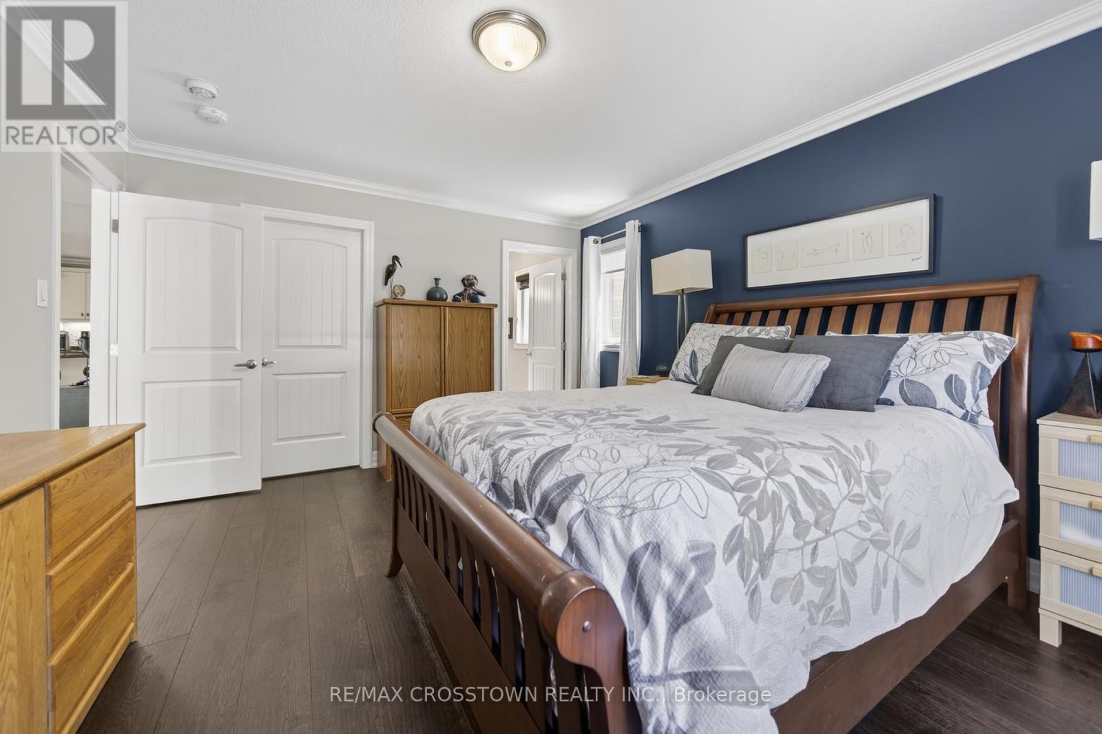 Semi-Detached/Link at 8 NEW YORK AVENUE, Wasaga Beach