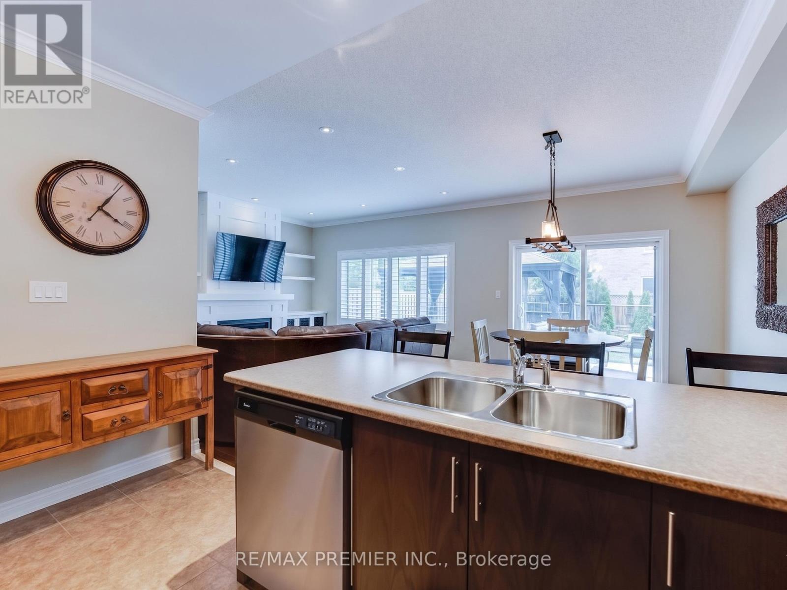 Townhouse at 12 PEARCEY CRESCENT, Barrie