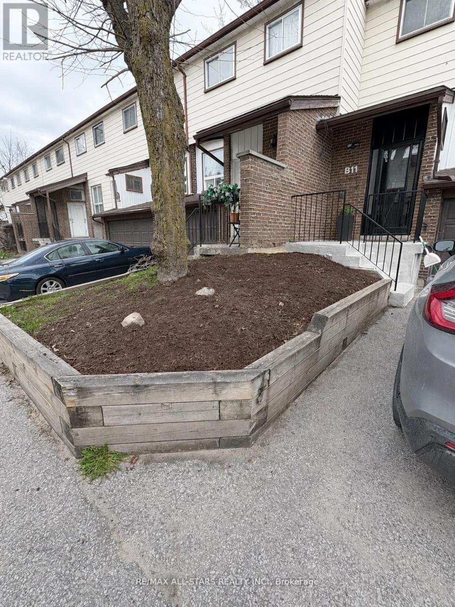 Townhouse at B11 - 63 FERRIS LANE, Barrie (Cundles East)