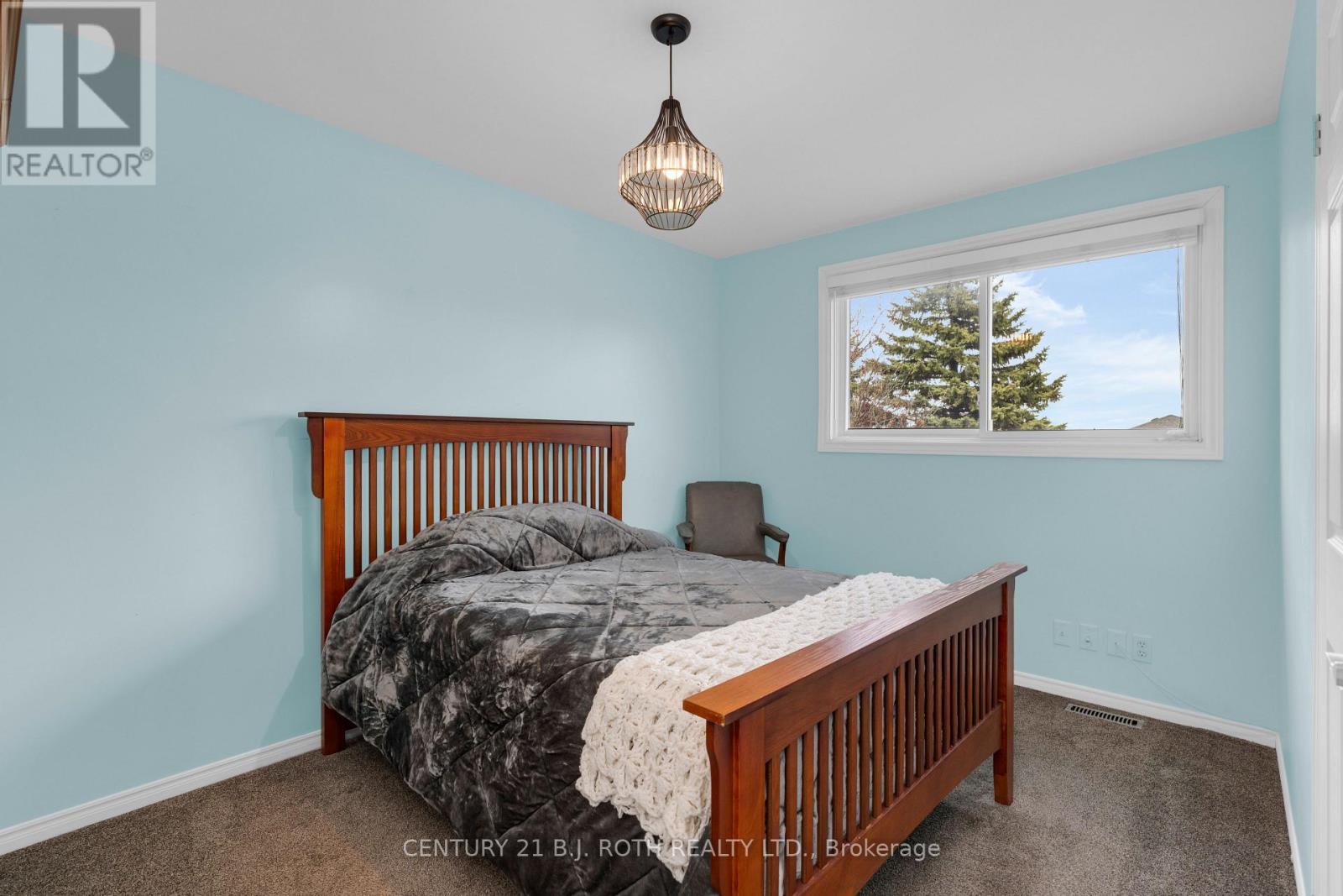 Detached at 37 LAURENTIAN LANE, Orillia