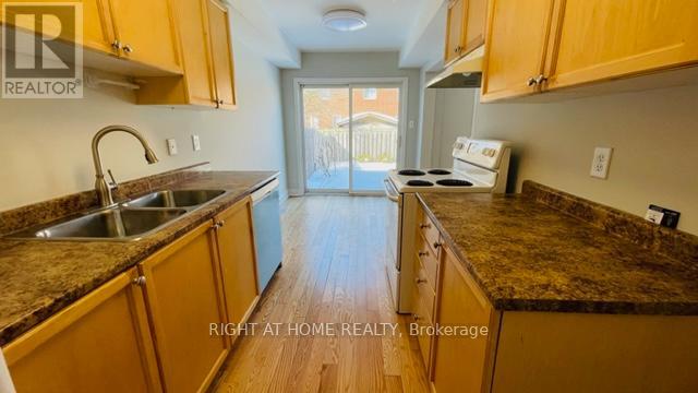 Townhouse at 140 SYDENHAM WELLS ROAD, Barrie