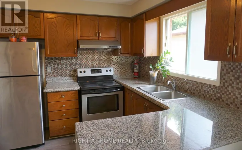 Semi-Detached/Link at A - 7 PORRITT STREET, Barrie