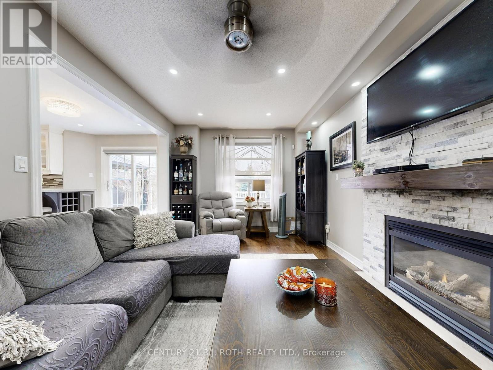 Detached at 14 ROUND LEAF COURT, Barrie