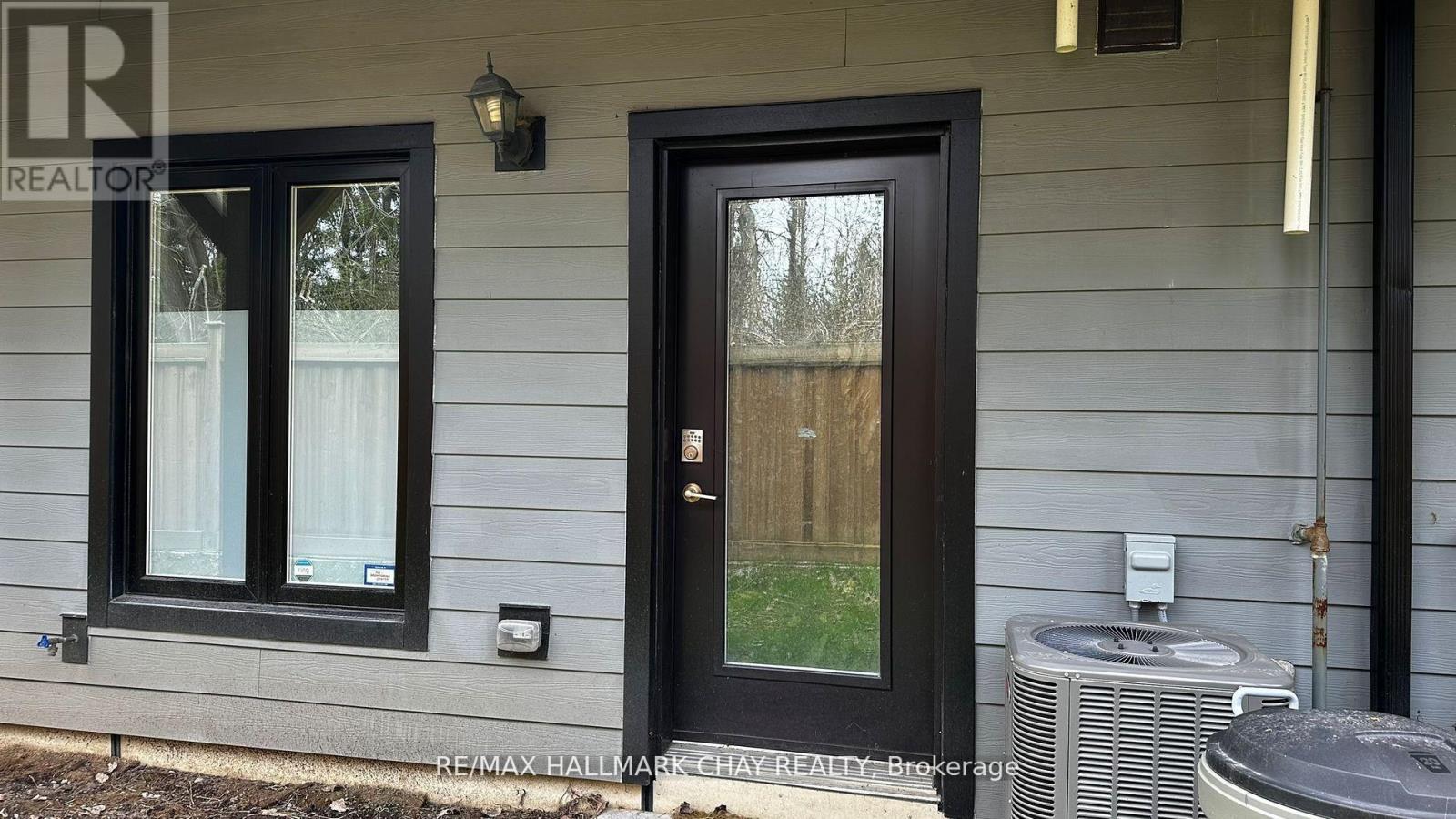 Townhouse at #38 - MAIN FLOOR - 540 ESSA ROAD, Barrie