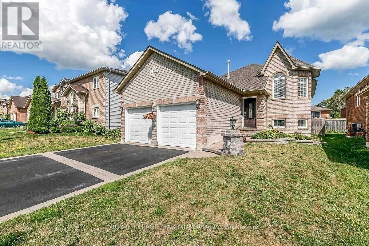 Detached at BSMT - 82 AMBLER, Barrie