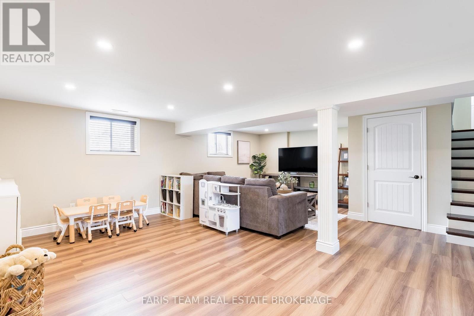 Detached at 201 CHRISTOPHER STREET, Clearview
