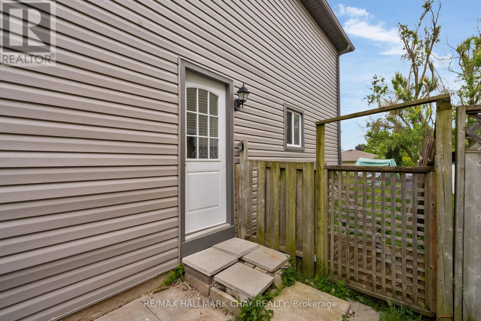 Multiplex at 61 CORBETT DRIVE, Barrie