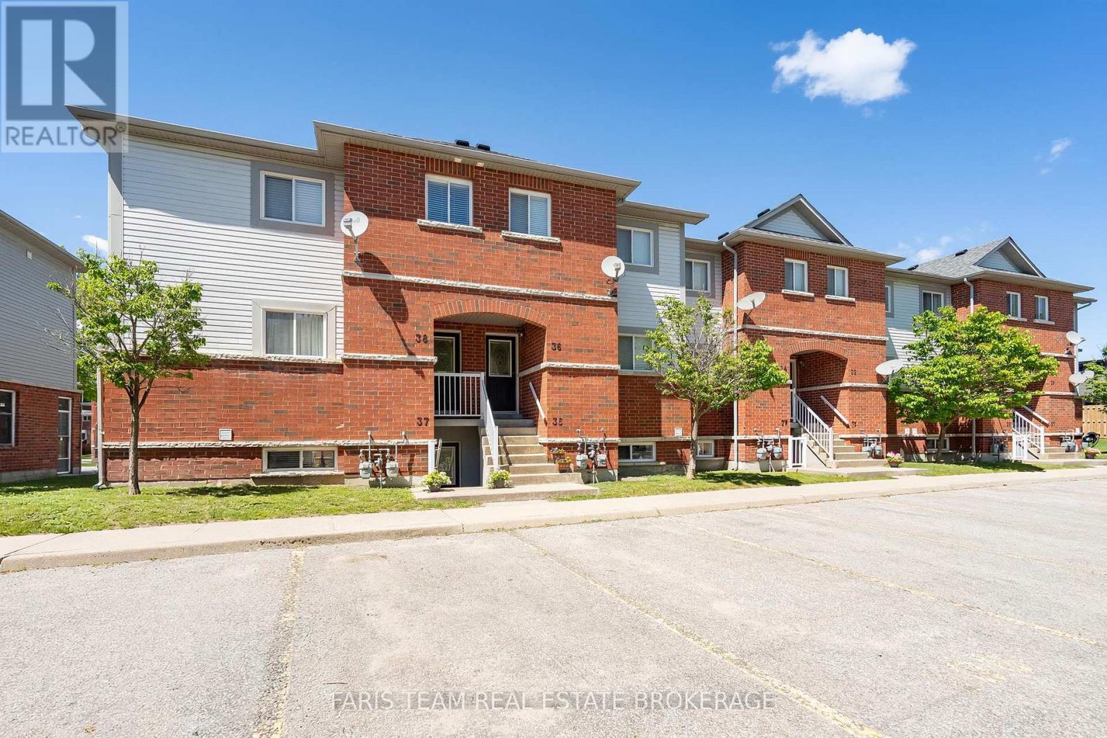 Townhouse at 37 - 241 FERNDALE DRIVE S, Barrie (Ardagh)