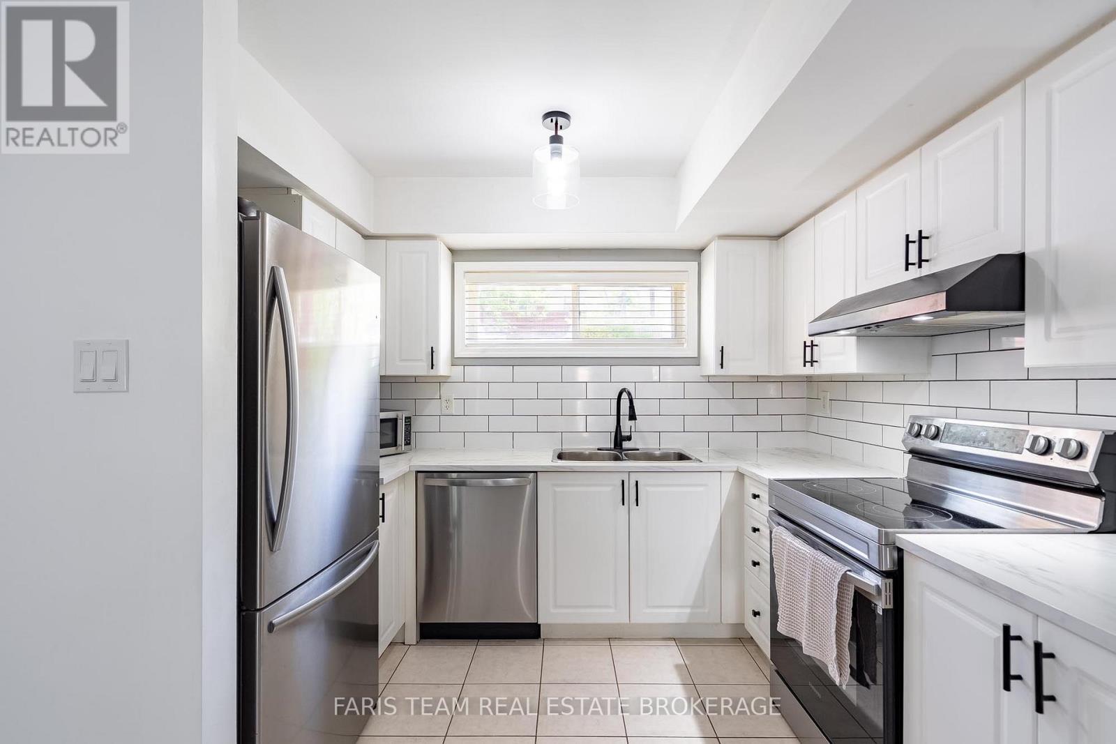 Townhouse at 37 - 241 FERNDALE DRIVE S, Barrie