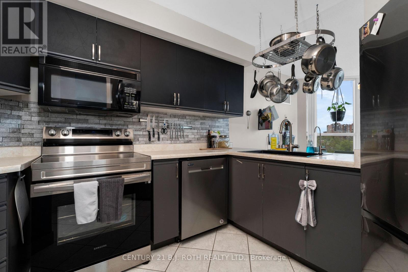 Apartment at 807 - 150 DUNLOP STREET E, Barrie