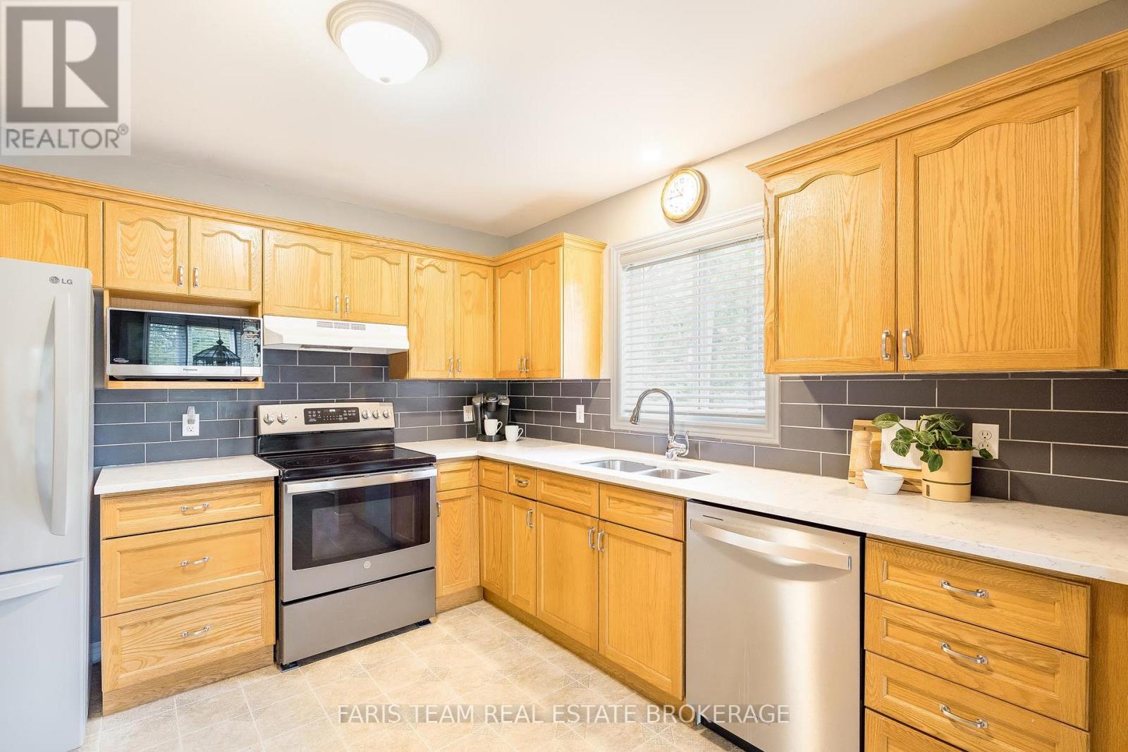 Detached at 46 GREENWOOD AVENUE, Oro-Medonte