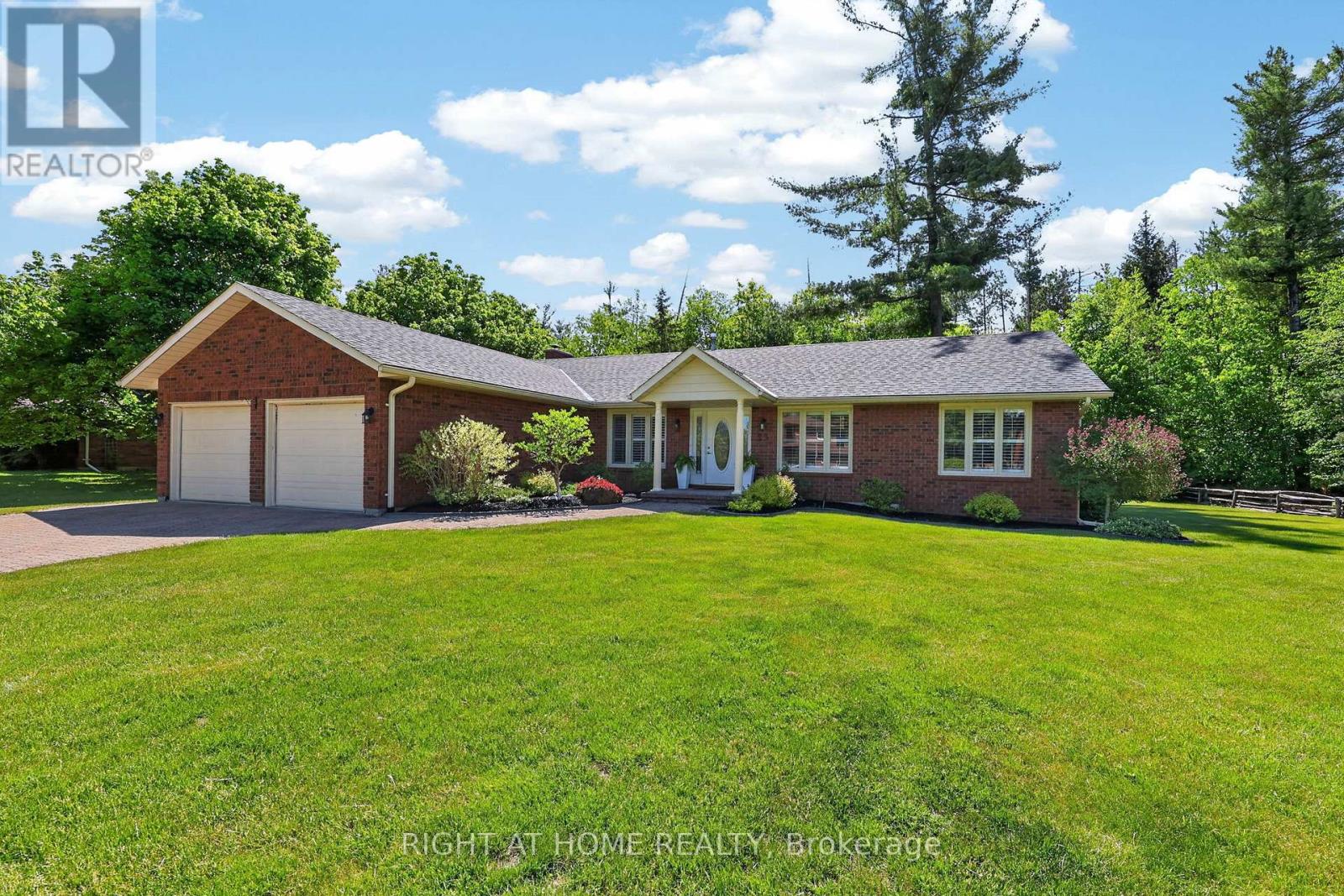 Detached at 23 HOLLOWAY LANE, Springwater (Midhurst)