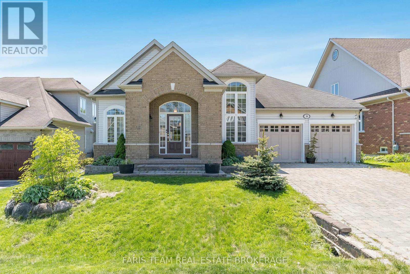 Detached at 16 LANDSCAPE DRIVE, Oro-Medonte (Horseshoe Valley)