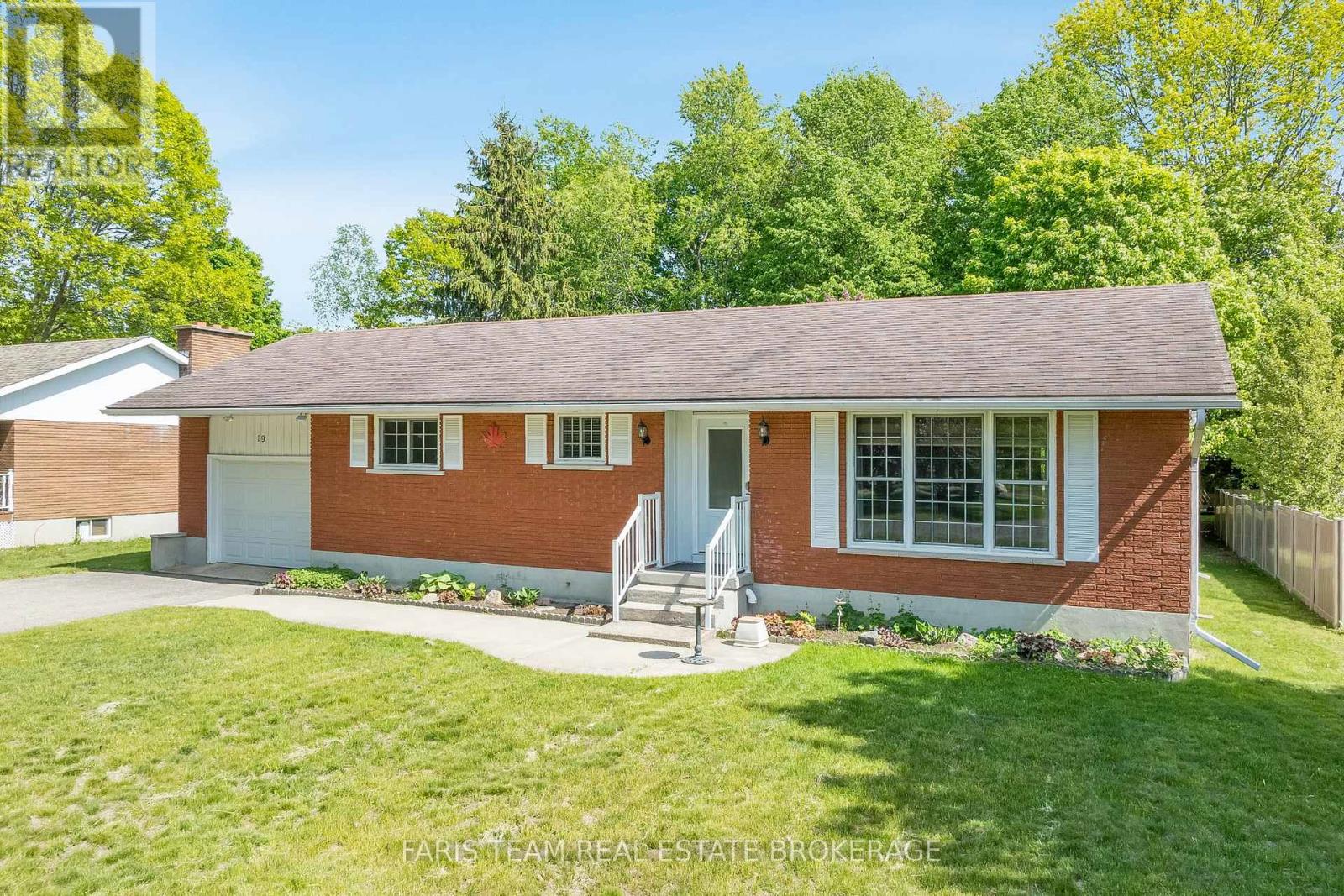 Detached at 19 MAPLEGATE ROAD, Tiny (Wyevale)