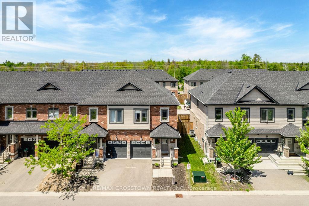 Townhouse at 18 DENEB STREET, Barrie