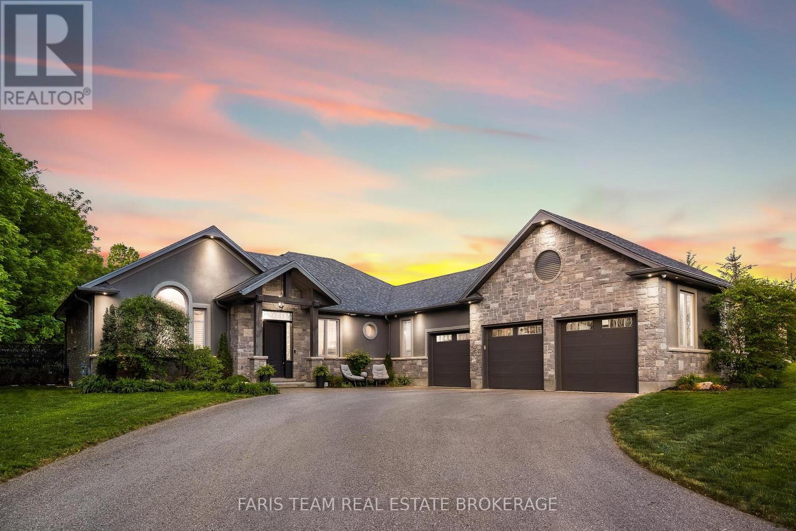 Detached at 142 MENNILL DRIVE, Springwater