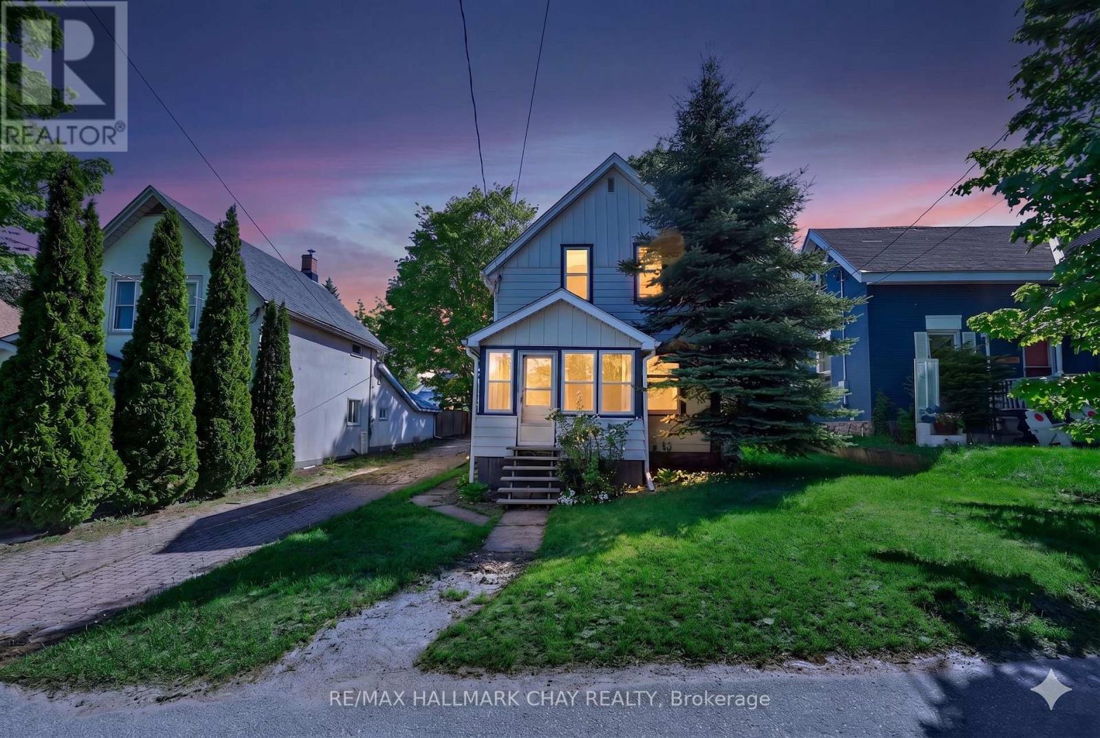 Detached at 23 MARIA STREET, Penetanguishene