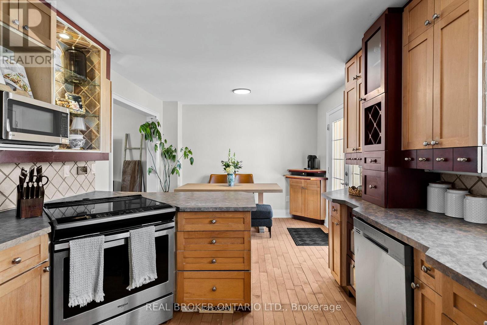 Detached at 54 FARMINGDALE CRESCENT, Barrie
