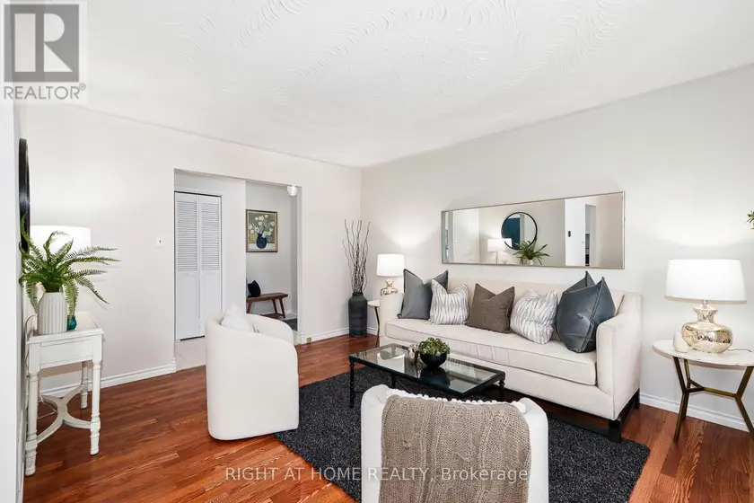 Detached at 1059 GLEN MHOR CRESCENT, Midland