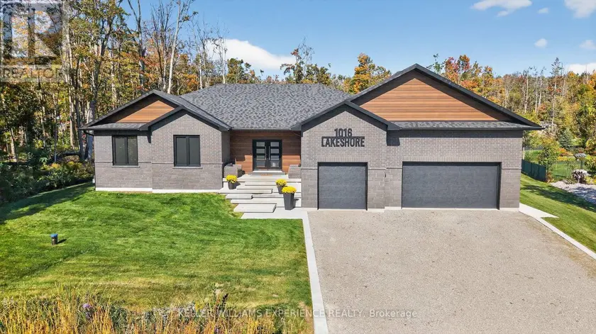 Detached at 1016 LAKESHORE ROAD E, Oro-Medonte