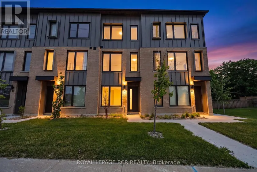 Townhouse at 31 RAINWATER LANE, Barrie
