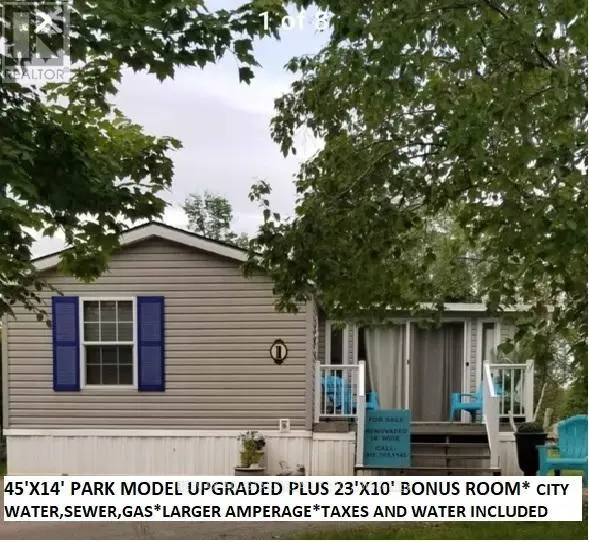 Detached at 1 KENORA TRAIL, Wasaga Beach