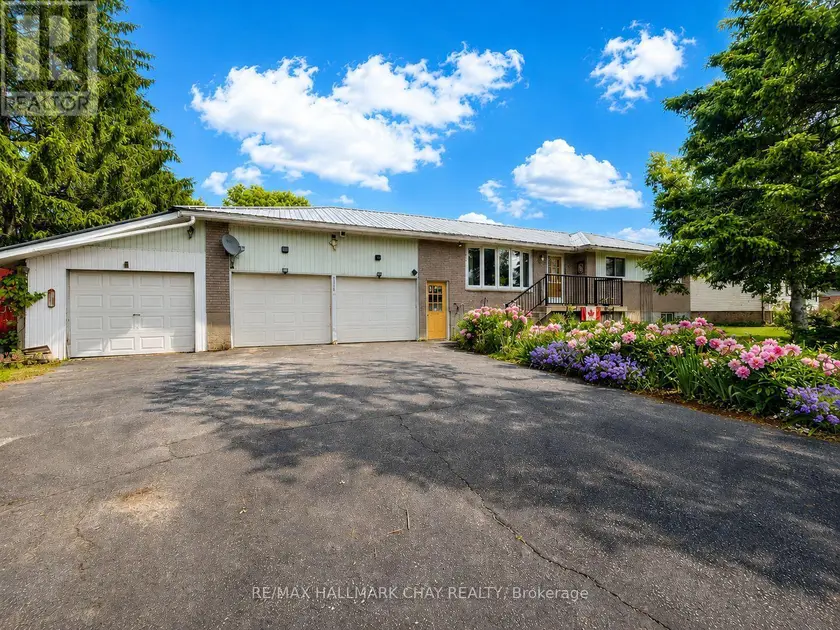 Detached at 8315 93 HIGHWAY, Tiny
