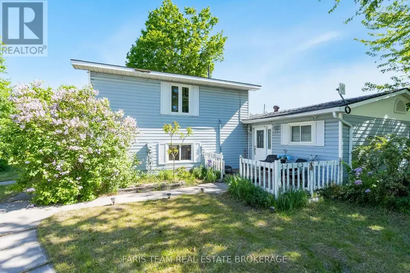Detached at 1008 RAINBOW VALLEY ROAD W, Springwater