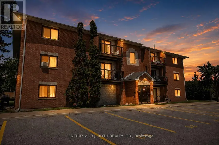 Apartment at D11 - 163 EDGEHILL DRIVE, Barrie (Letitia Heights)