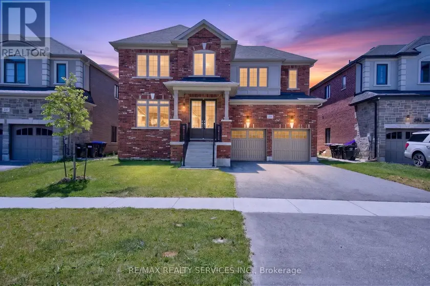 Detached at 244 WARDEN STREET, Clearview