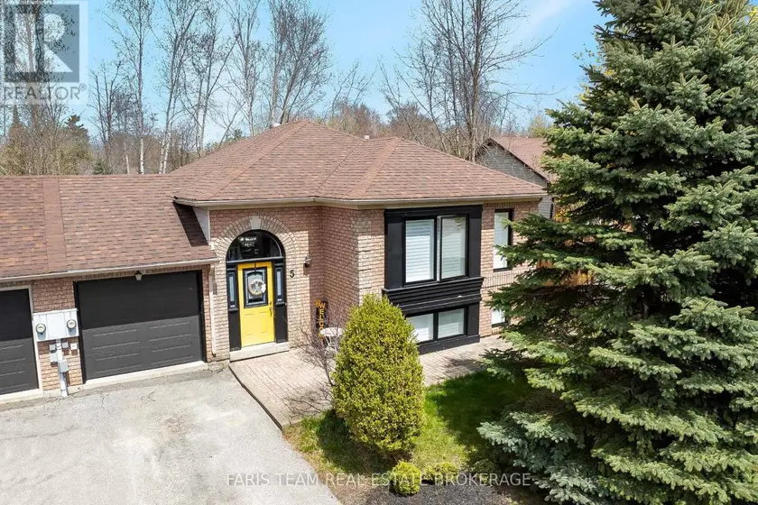 Semi-Detached/Link at 5 HARBOUR CRESCENT, Wasaga Beach