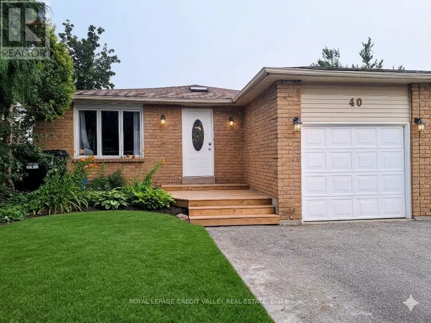 Detached at 40 HICKLING TRAIL, Barrie